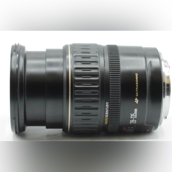 Canon EF 28-135mm f3.5-5.6 IS USM Macro Lens - Picture 4 of 9